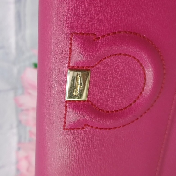 Ferragamo Long Wallet - PINK! - Picture 2 of 14
